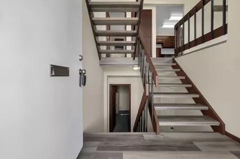 Entry Way - 2153 Olympic St, Springfield, OH 45503 photo 1 of 2