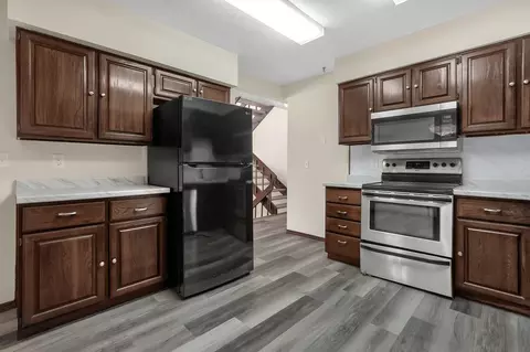 Kitchen - 2153 Olympic St, Springfield, OH 45503 photo 2 of 4