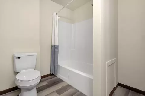 Bath - 2153 Olympic St, Springfield, OH 45503 photo 3 of 3