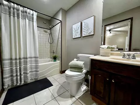 Bath - 1454 Erwin Rd, Jackson, OH 45640 photo 3 of 4