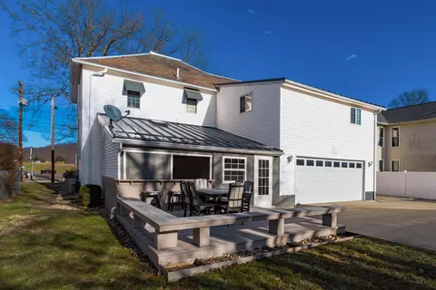 Exterior - 1309 Main St, Dresden, OH 43821 photo 14 of 14