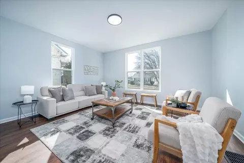 Living - 446 E Franklin St, Circleville, OH 43113 photo 3 of 3