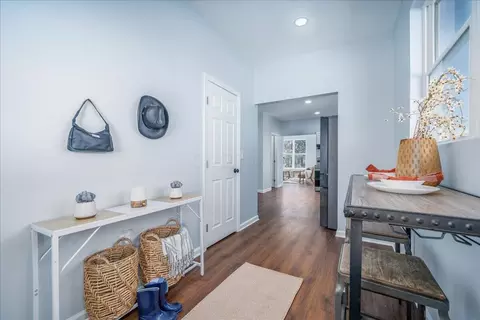 Entry Way - 446 E Franklin St, Circleville, OH 43113 photo 3 of 3
