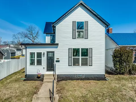 Exterior - 446 E Franklin St, Circleville, OH 43113 photo 2 of 2