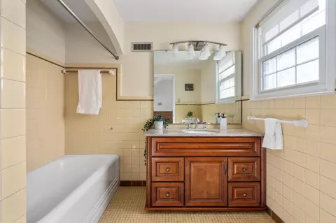 2731 E Broad St, Columbus, OH 43209 photo 49