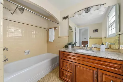 2731 E Broad St, Columbus, OH 43209 photo 50