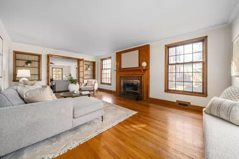 2731 E Broad St, Columbus, OH 43209 photo 4