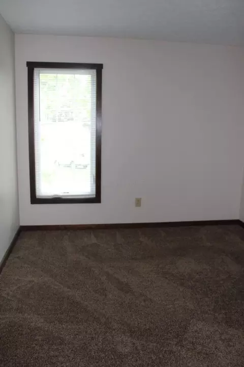 Bedroom - 390-404 Edinburgh Rd, Dublin, OH 43017 photo 2 of 9