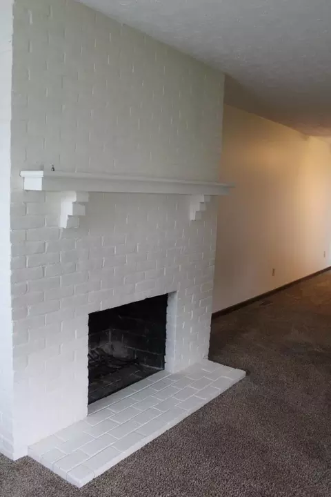 Living - 390-404 Edinburgh Rd, Dublin, OH 43017 photo 1 of 6