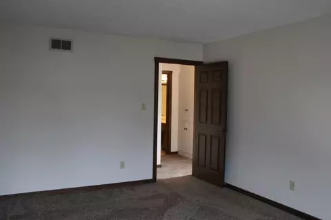 Bedroom - 390-404 Edinburgh Rd, Dublin, OH 43017 photo 7 of 9