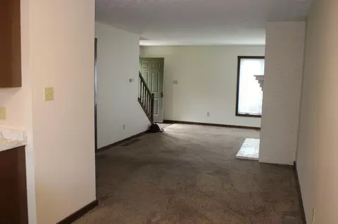 Living - 390-404 Edinburgh Rd, Dublin, OH 43017 photo 4 of 6
