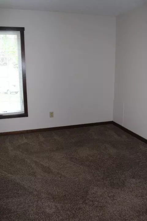 Bedroom - 390-404 Edinburgh Rd, Dublin, OH 43017 photo 3 of 9