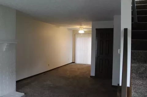 Living - 390-404 Edinburgh Rd, Dublin, OH 43017 photo 3 of 6