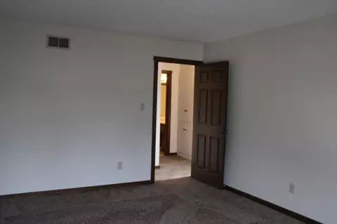 Bedroom - 390-404 Edinburgh Rd, Dublin, OH 43017 photo 8 of 9