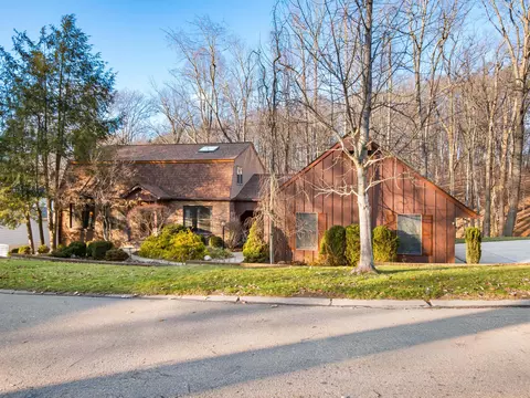 905 Center Ct, Zanesville, OH 43701