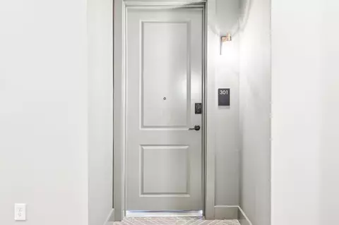 270 Dickenson St #301, Columbus, OH 43215