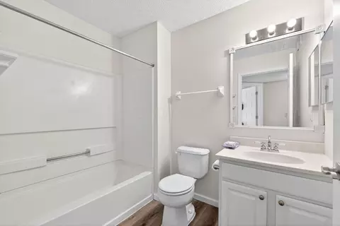 Bath - 5488 Cypress Chase, Columbus, OH 43228 photo 4 of 6