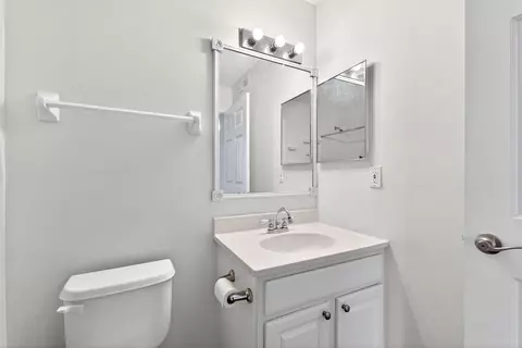Bath - 5488 Cypress Chase, Columbus, OH 43228 photo 6 of 6