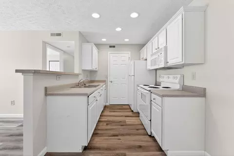 Kitchen - 5488 Cypress Chase, Columbus, OH 43228 photo 1 of 4