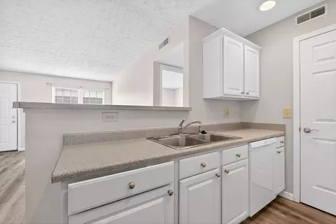Kitchen - 5488 Cypress Chase, Columbus, OH 43228 photo 3 of 4