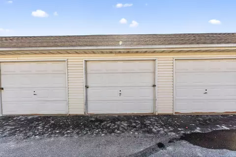 Exterior - 5488 Cypress Chase, Columbus, OH 43228 photo 7 of 8