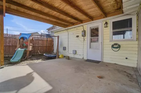 Exterior - 1030 3rd St, Logan, OH 43138 photo 6 of 9