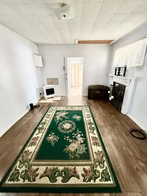 Living - 32 2nd St, Lancaster, OH 43130 photo 2 of 2