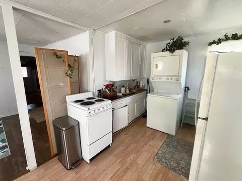 Kitchen - 32 2nd St, Lancaster, OH 43130 photo 2 of 2
