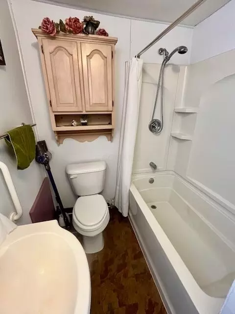 Bath - 32 2nd St, Lancaster, OH 43130 photo 1 of 2