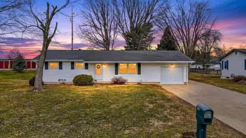 200 Meadow Dr, Circleville, OH 43113