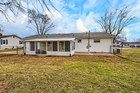 200 Meadow Dr, Circleville, OH 43113 photo 5