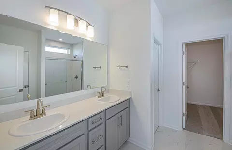 Bath - 538 Penwell Dr, Delaware, OH 43015 photo 1 of 3