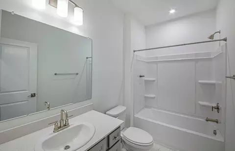 Bath - 538 Penwell Dr, Delaware, OH 43015 photo 3 of 3