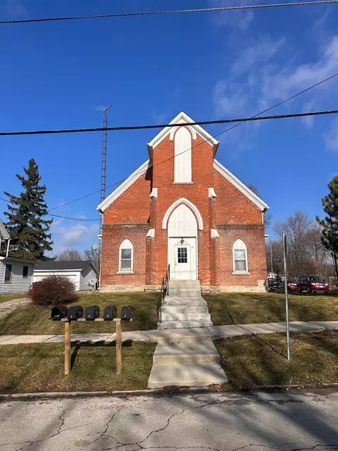 27 E New Haven St, Bloomville, OH 44818