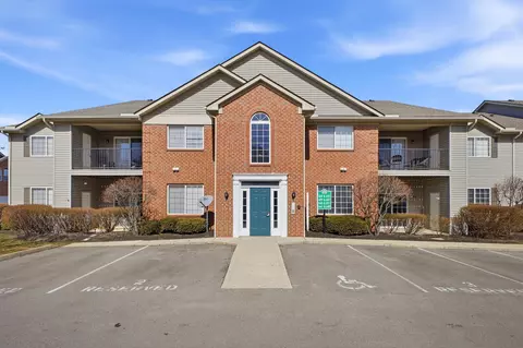 643 Spring Vly, Lewis Center, OH 43035