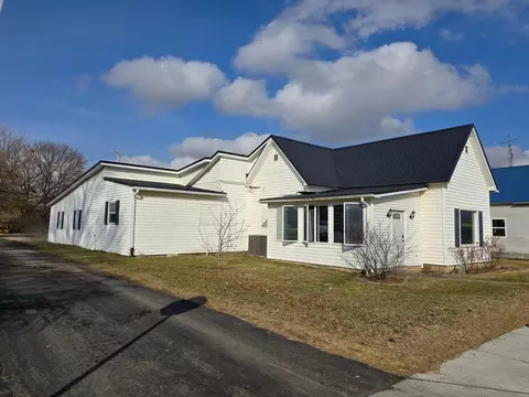 211 E Wapakoneta St, Waynesfield, OH 45896