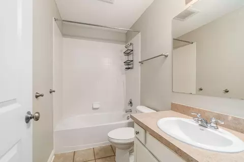 Bath - 8366 Marwithe Pl, New Albany, OH 43054 photo 3 of 4