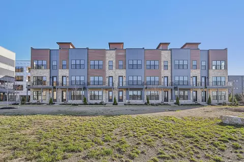 2256 Quarry Trails Dr, Columbus, OH 43228