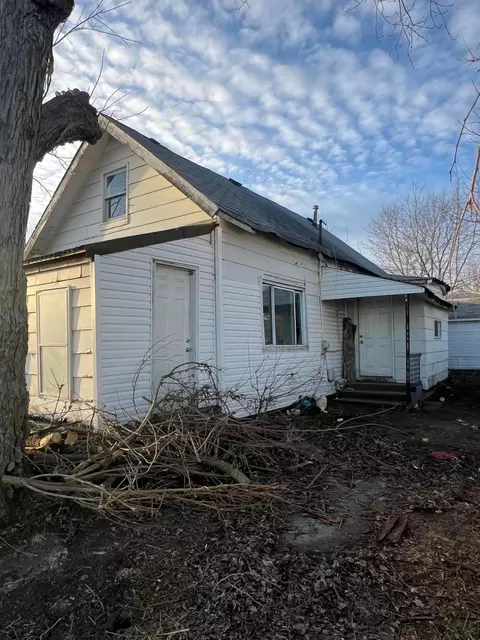 408 W Front St, New Holland, OH 43145