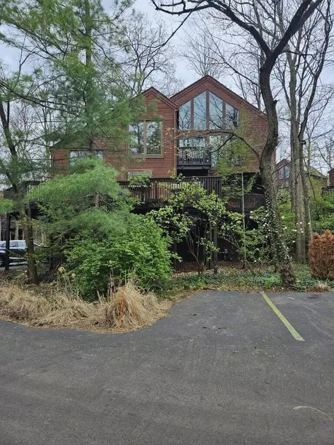 392 Hickory Ln, Westerville, OH 43081