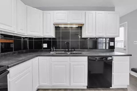 Kitchen - 231 Fieldpoint Rd, Heath, OH 43056 photo 5 of 6