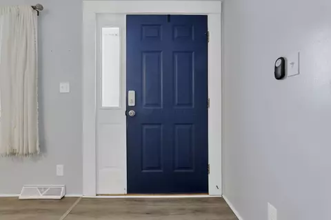 Entry Way - 231 Fieldpoint Rd, Heath, OH 43056 photo 2 of 2