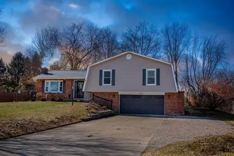 2370 Scenic Dr NE, Lancaster, OH 43130