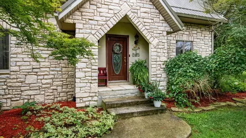 6730 Dillon Hills Dr, Nashport, OH 43830