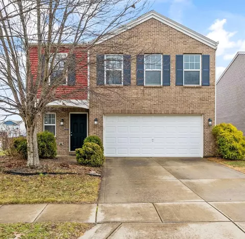 5018 Grimm Dr, Lockbourne, OH 43137
