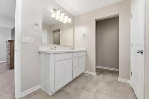 Entry Way - 1202 Lake Forest Dr, Hebron, OH 43025 photo 15 of 19