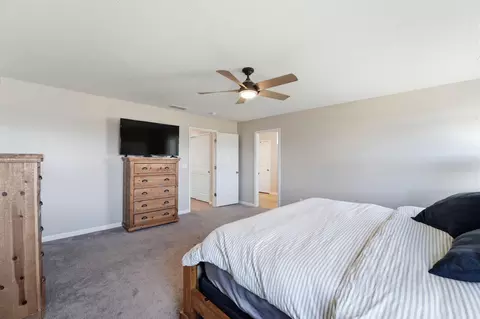 Bedroom - 1202 Lake Forest Dr, Hebron, OH 43025 photo 4 of 9