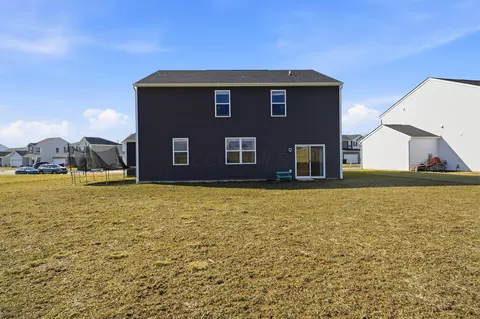 Exterior - 1202 Lake Forest Dr, Hebron, OH 43025 photo 2 of 4