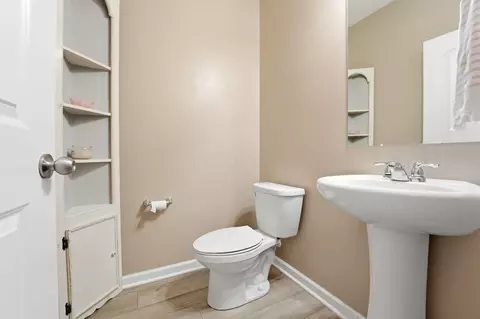 Bath - 1202 Lake Forest Dr, Hebron, OH 43025 photo 1 of 5
