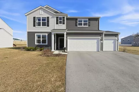 1202 Lake Forest Dr, Hebron, OH 43025